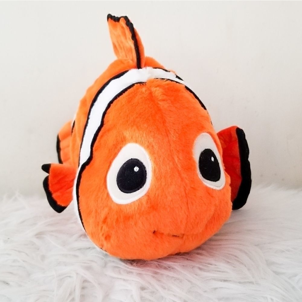 Disney store exclusive authent Finding Nemo plush